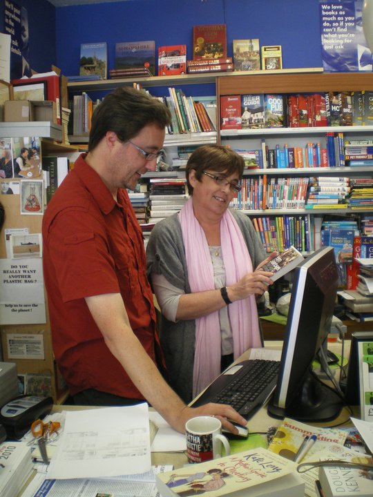 Burway Books owner, Ros Ephraim, shows Simon how not to order 50,000 copies of his latest book during Independent Booksellers Week. (Photo credit: Burway Books)